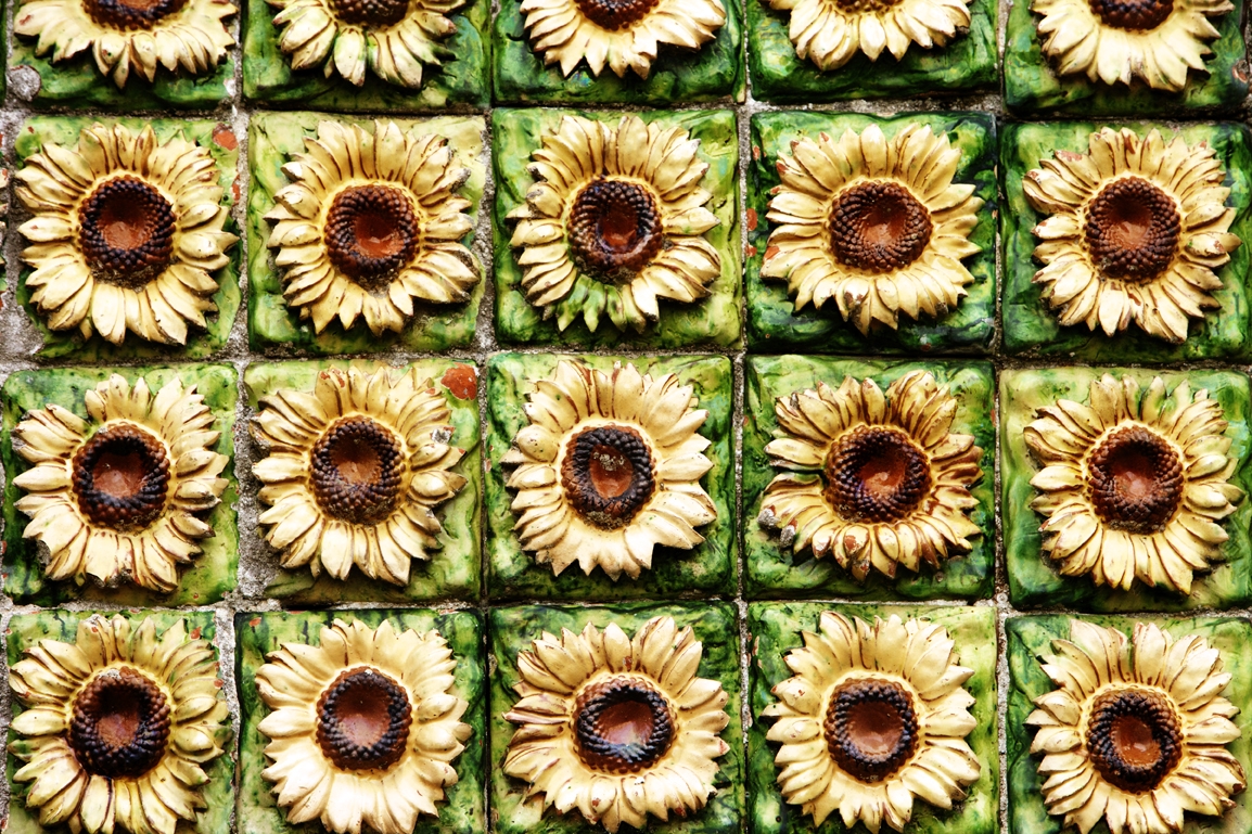 Capricho de Gaudi, sunflowers, Comillas